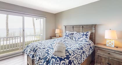 Bayfront condo with lake & bay views, deck, 2 fireplaces, private washer/dryer