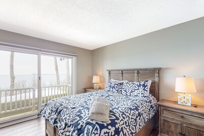 Bayfront condo with lake & bay views, deck, 2 fireplaces, private washer/dryer