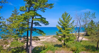 Beachfront condo with sunset & lake views, fireplace, washer/dryer