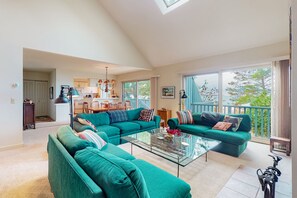 TV, fireplace, DVD player