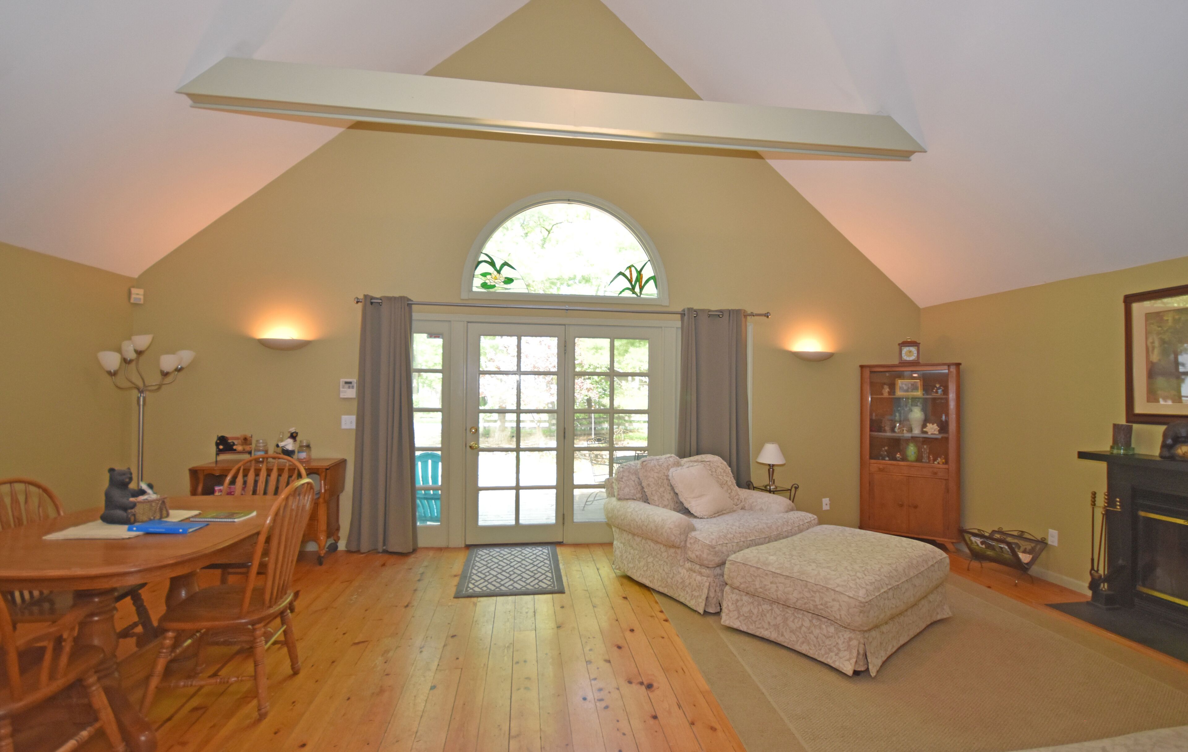 Charming home near the lake with a fireplace, central AC, washer/dryer & grill