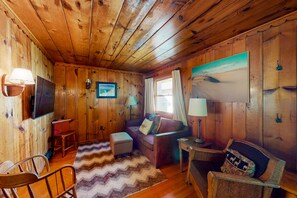 Fernseher, Kamin, DVD-Player