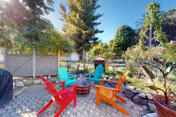 Property grounds - Updated historical cottage near the beach with a fireplace, washer/dryer, AC (Empire)