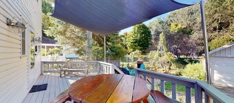 Updated historical cottage near the beach with a fireplace, washer/dryer, AC