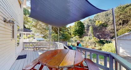 Updated historical cottage near the beach with a fireplace, washer/dryer, AC