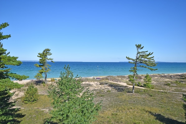 On the beach - Darling condo on Lake Michigan with washer/dryer, deck, lake views, fireplace (Glen Arbor)