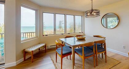 Darling condo on Lake Michigan with washer/dryer, deck, lake views, fireplace