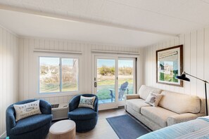 TV, DVD player - Inviting studio on The Crystal River/Lake Michigan with kitchenette, AC & WiFi (Glen Arbor)