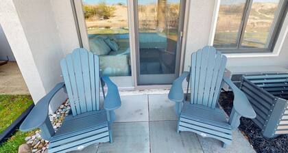 Inviting studio on The Crystal River/Lake Michigan with kitchenette, AC & WiFi