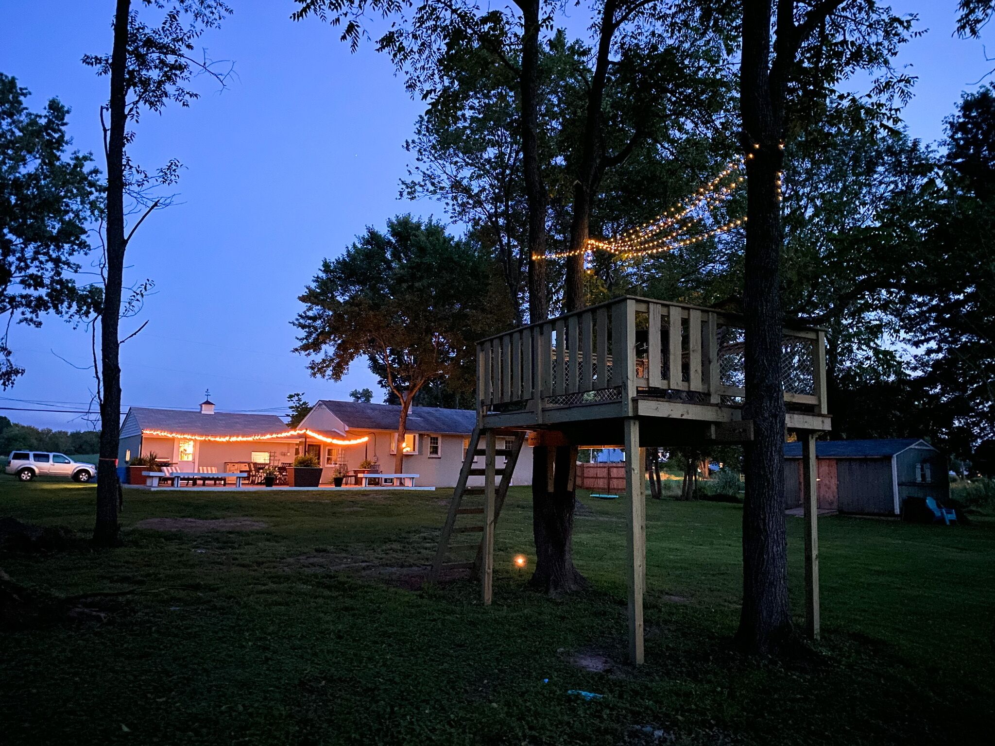 New! Pet-friendly Bucks County home, huge backyard