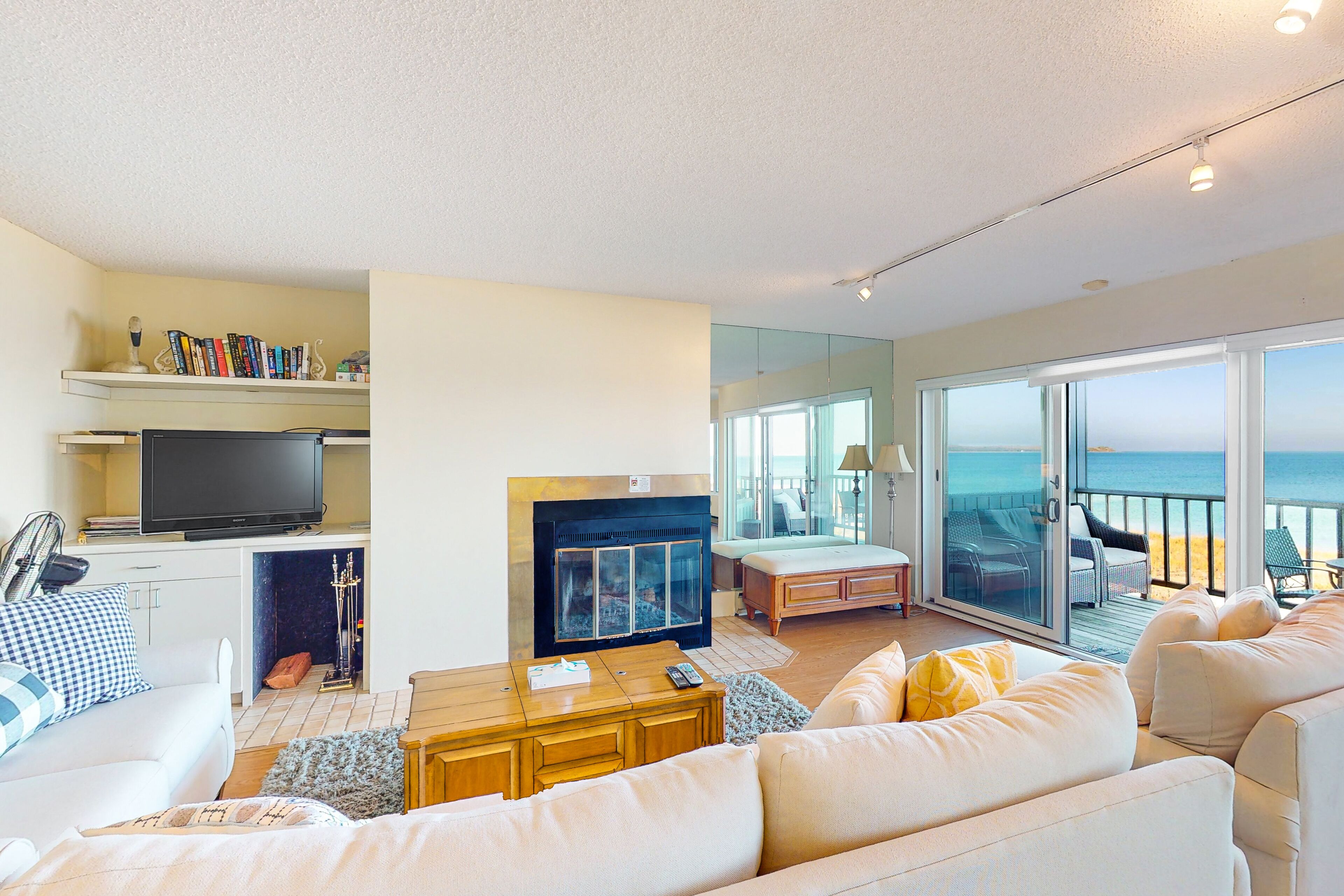 Beachfront condo with Lake Michigan views, deck, fireplace, washer/dryer, cable