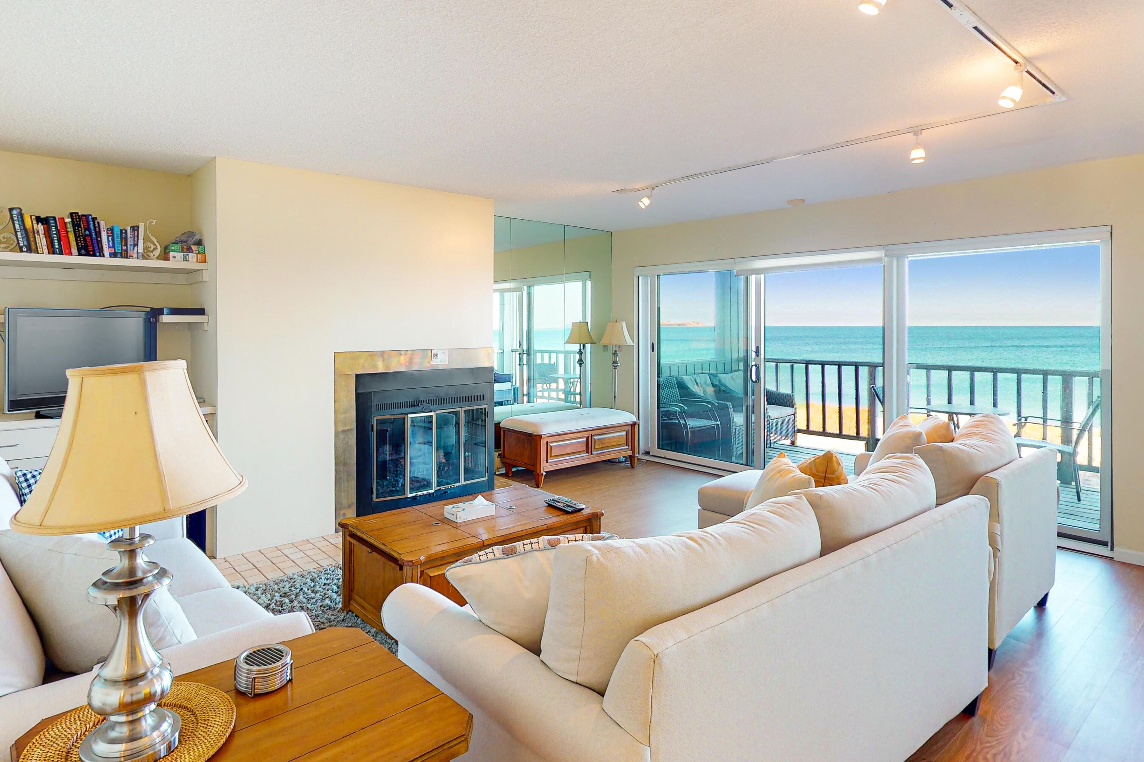 Beachfront condo with Lake Michigan views, deck, fireplace, washer/dryer, cable