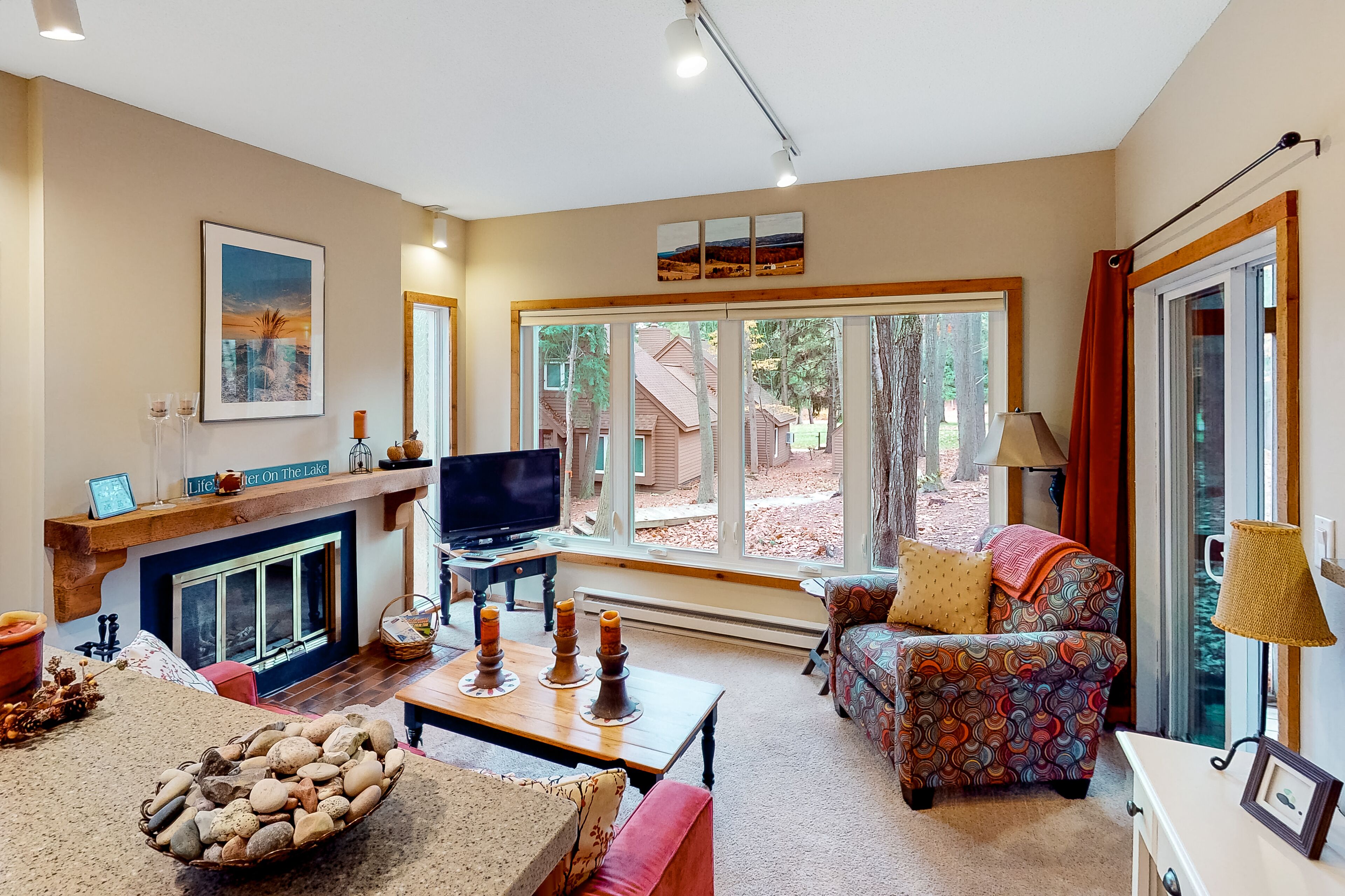 Updated, charming condo near Lake Michigan with porch, washer/dryer, fireplace