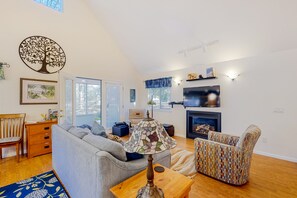 TV, fireplace, DVD player