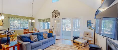 TV, fireplace, DVD player