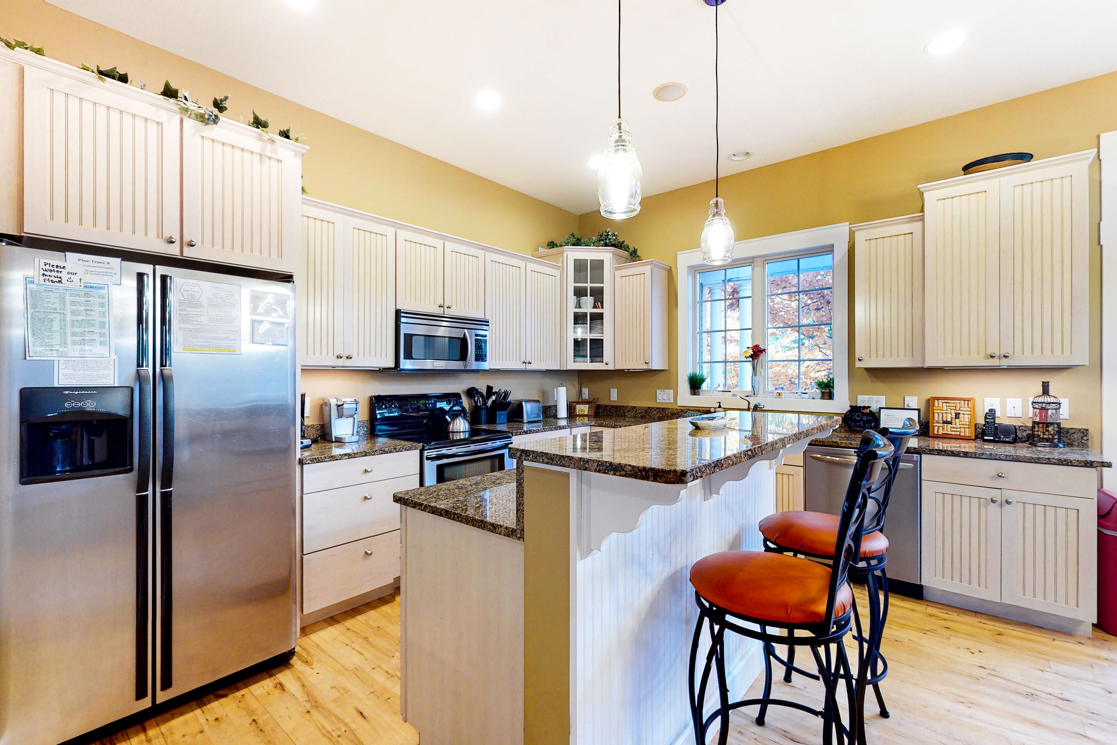 Beautiful & updated home in downtown Glen Arbor with deck, gas grill, fireplace