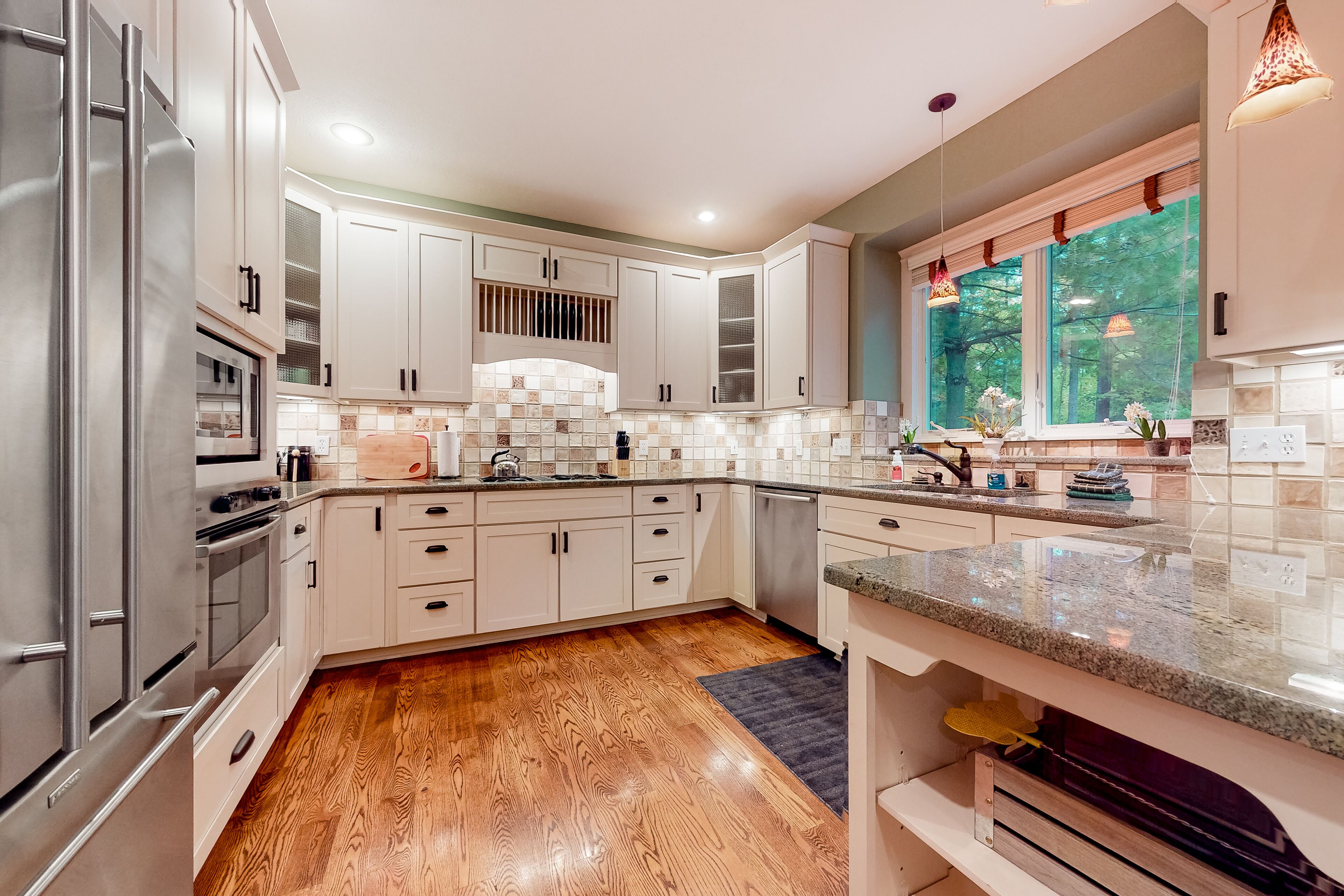 Gorgeous home near the lake with a fireplace, central AC, washer/dryer & firepit