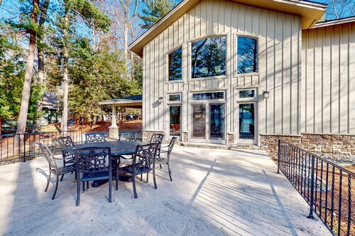 Newly remodeled waterfront home on Little Glen Lake with deck, gas grill, AC