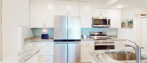 ثلاجة، ميكروويف، فرن، موقد طهي مسطح