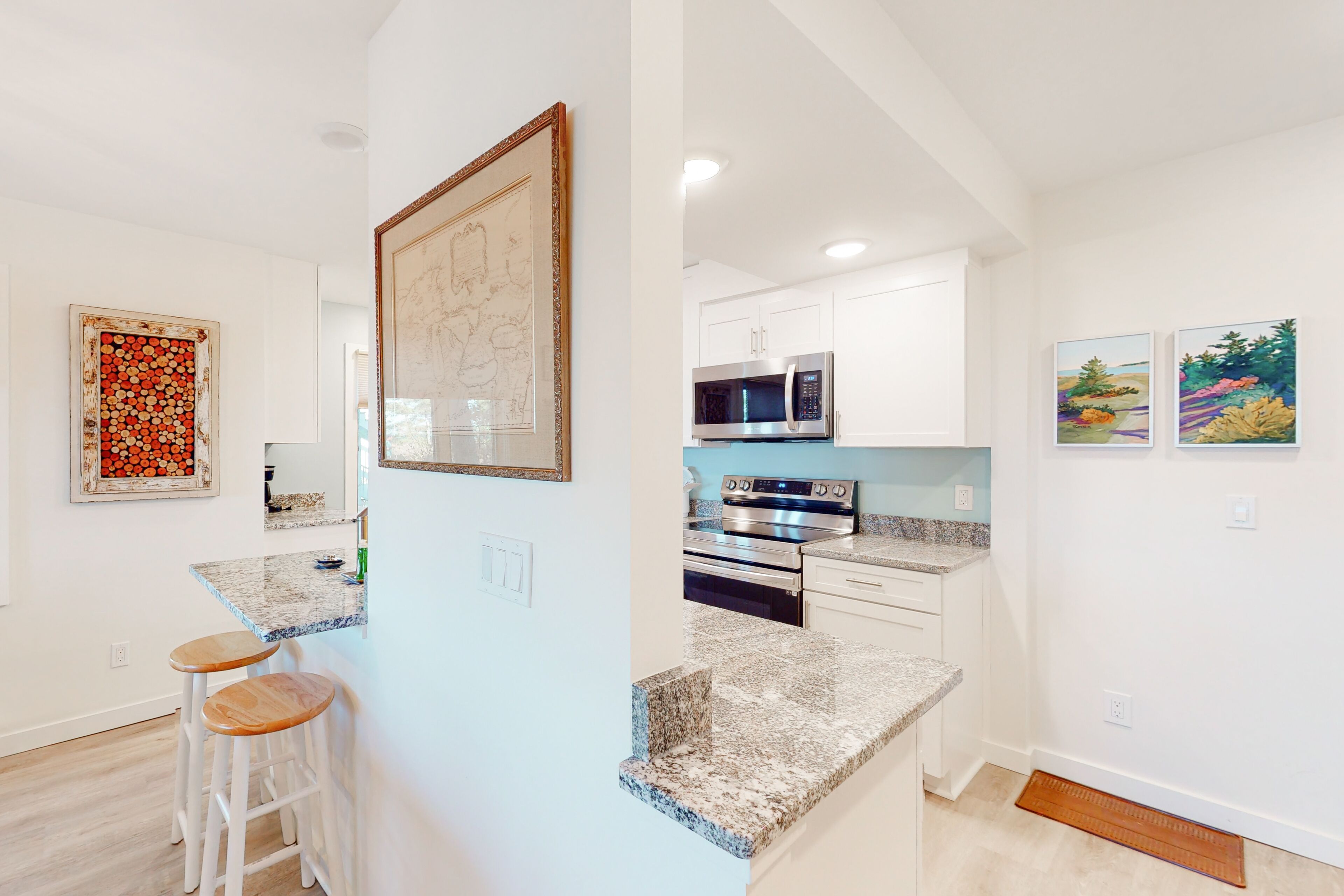 Beachfront condo in Glen Arbor with deck, fireplace, Lake Michigan views & W/D