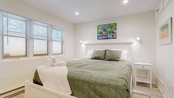 1 bedroom, internet, bed sheets