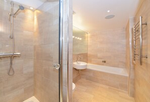 Premium Apartment | Bathroom