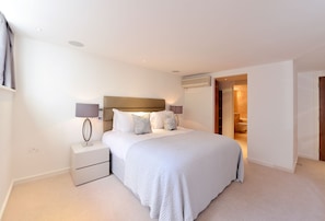 Premium appartement | 2 slaapkamers, een strijkplank/strijkijzer, gratis wifi, beddengoed