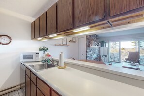 Fridge, microwave, oven, stovetop - Riverfront condo with beach access to lake, fireplace, washer/dryer & cable (Glen Arbor)