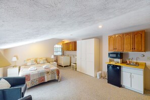 4 bedrooms, internet, bed sheets