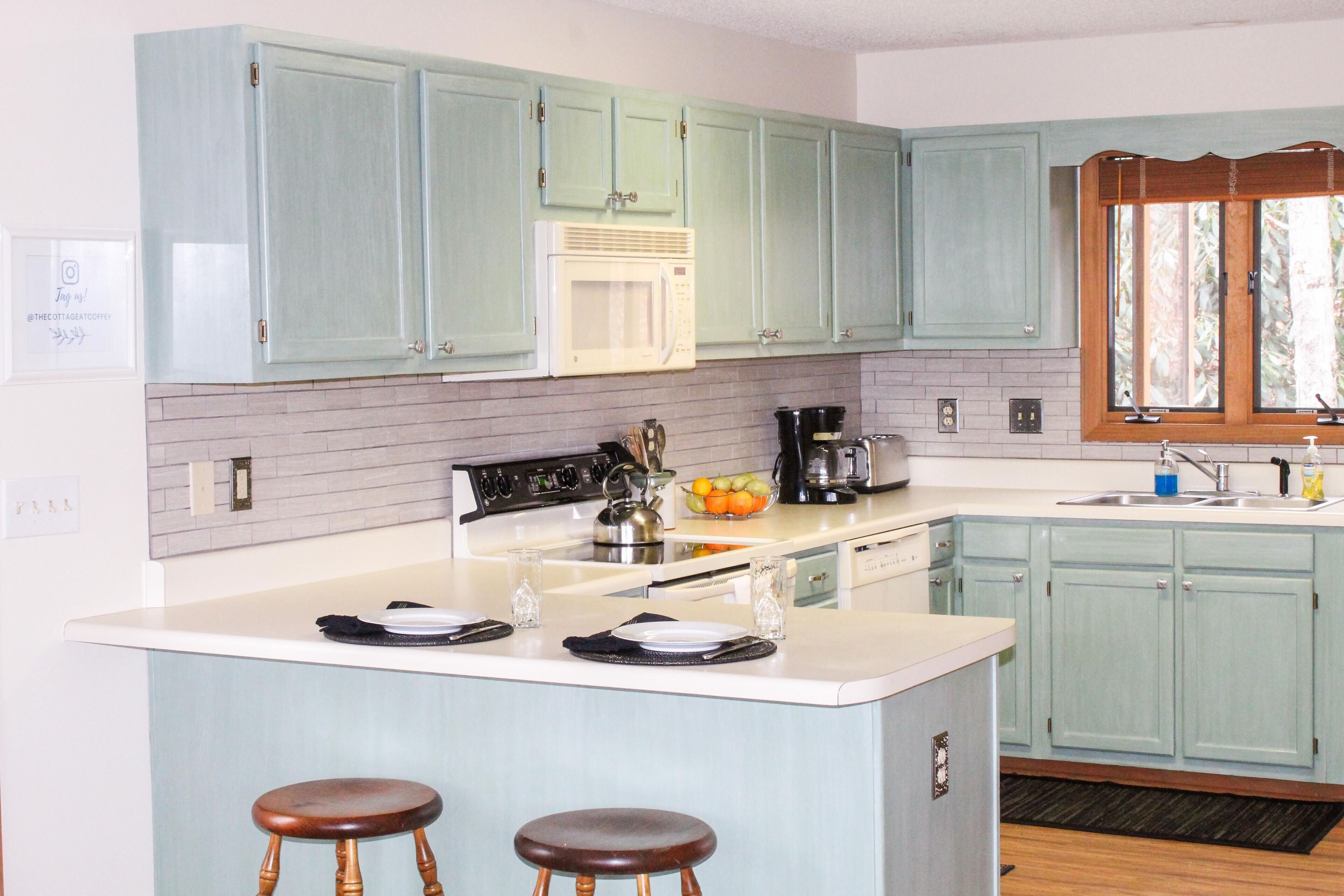 The Cottage at Coffey-7 min to Skiing, Cozy Fireplace, Expansive Mountain Views 