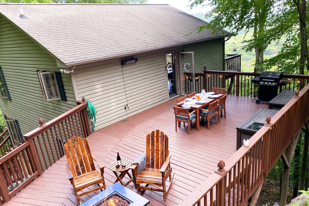 The Cottage at Coffey-7 min to Skiing, Cozy Fireplace, Expansive Mountain Views