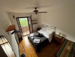 3 bedrooms, desk, iron/ironing board, travel cot