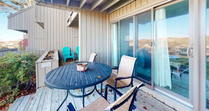 Riverview condo near the lake with beach access, fireplace, patio & cable