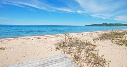 Spacious lake access home with a washer/dryer, central AC, nearby tennis