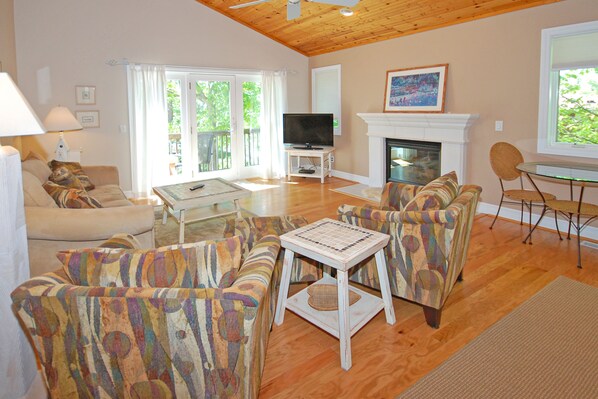 TV, fireplace, DVD player