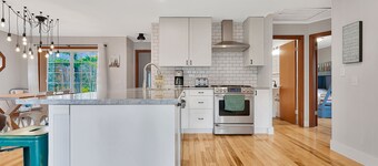 Spacious, airy home near Little Glen Lake with gas grill, deck, and new firepit