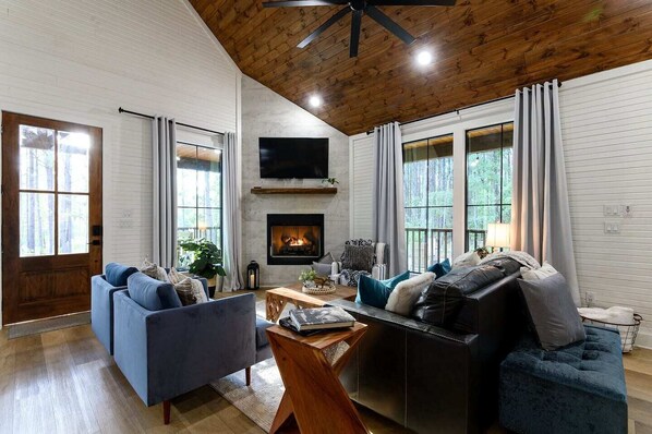 Smart TV, fireplace, Netflix, streaming services