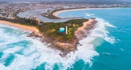 Charming 1BR beachside retreat, steps from dog beach.