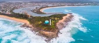Charming 1BR beachside retreat, steps from dog beach.