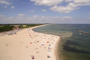 Una spiaggia nelle vicinanze