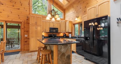 Secluded Spacious Cabin | Private Hot Tub | Large Bedrms | Huge Deck & Screen Rm