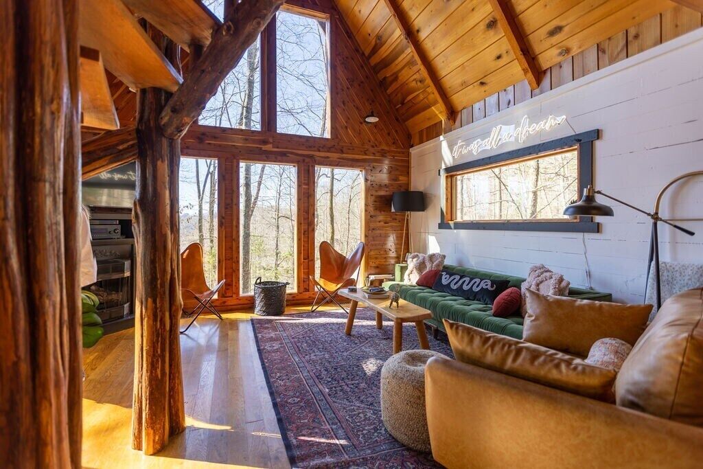 This cabin is a 2 bedroom(s), 2 bathrooms, located in Stanton, KY.