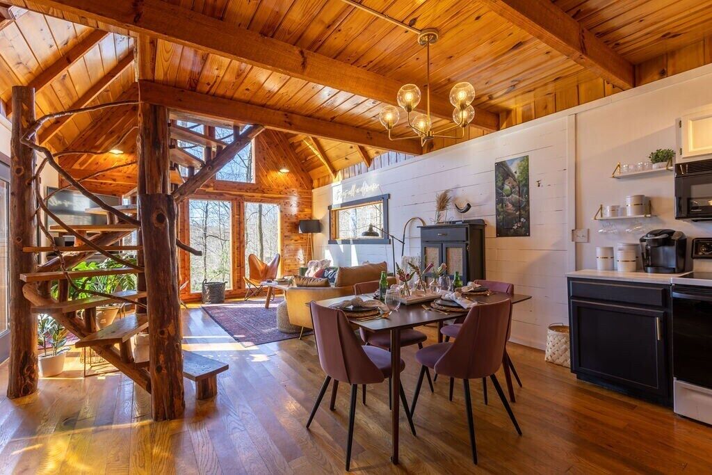 This cabin is a 2 bedroom(s), 2 bathrooms, located in Stanton, KY.