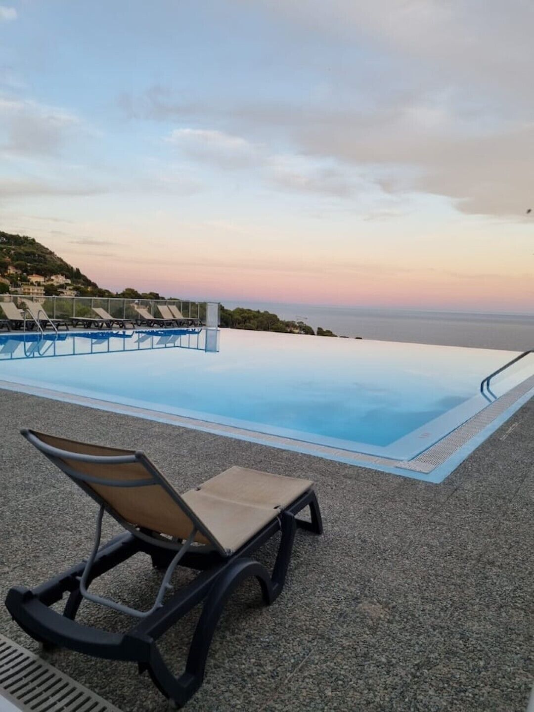 One bedroom stunning sea view close to Monaco