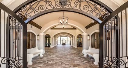 Golf, Pools, Shops in highly Desired Lakewood National Golf Club