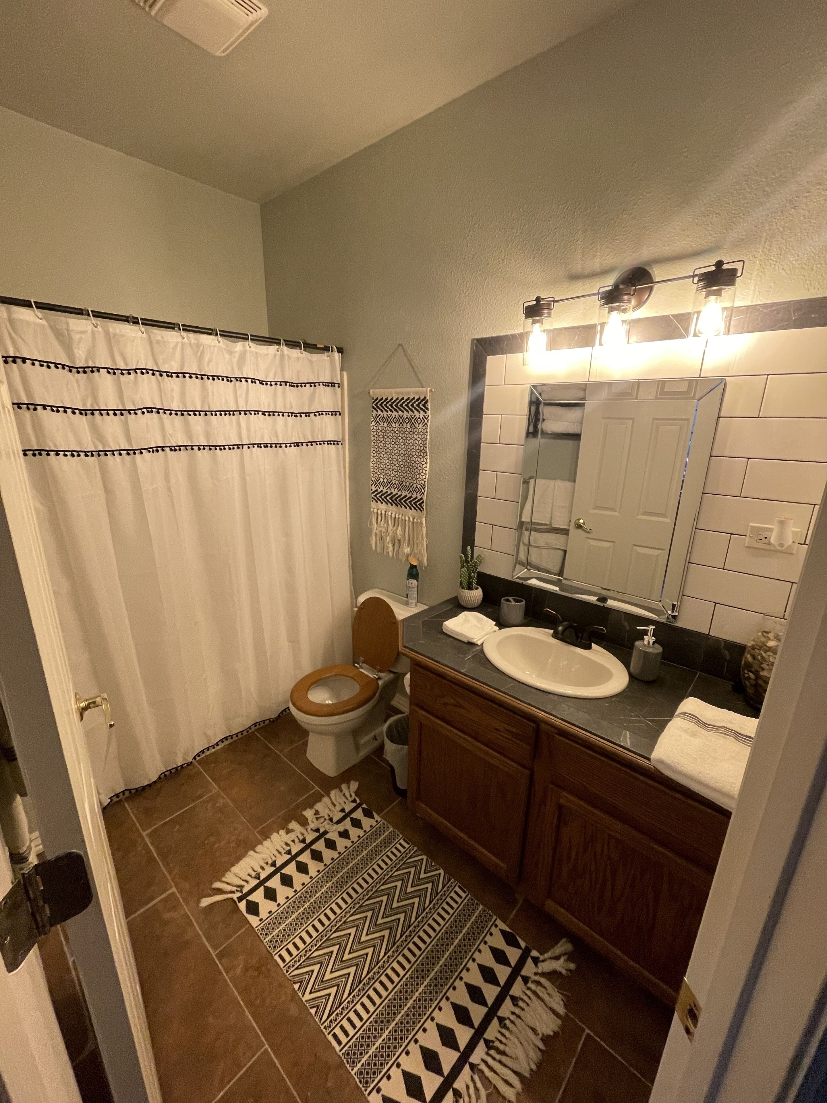 Sunrise Bluff Lakefront - in family-friendly area w/ great view of Grand Lake