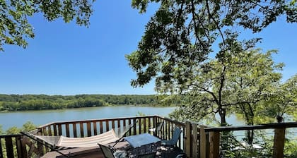 Sunrise Bluff Lakefront - in family-friendly area w/ great view of Grand Lake