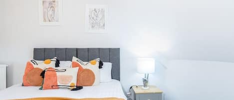 2 habitaciones, tabla de planchar con plancha y cuna de viaje