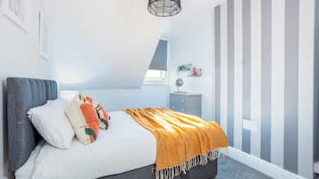 2 bedrooms, iron/ironing board, travel cot, free WiFi