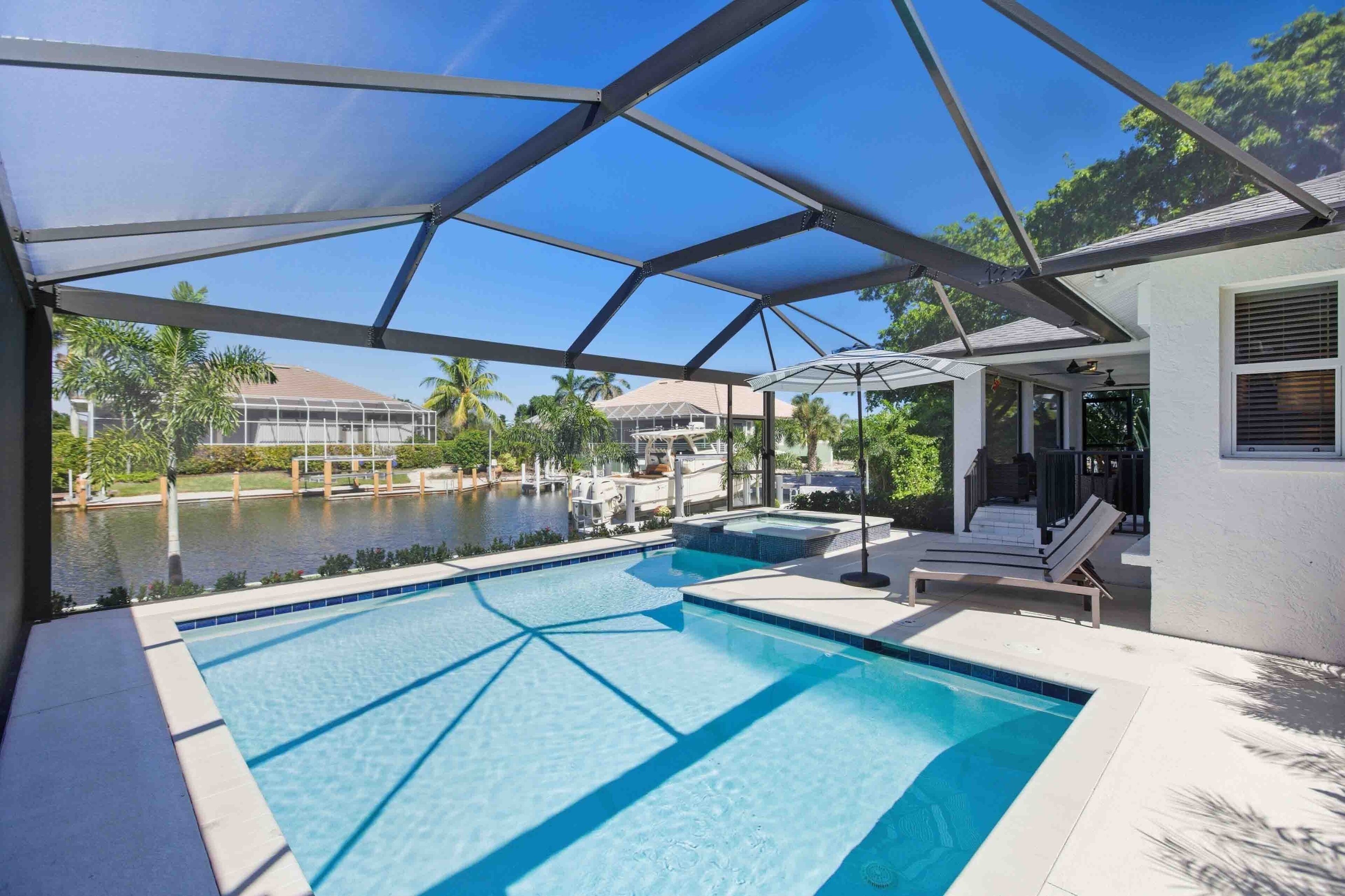 حمّام سباحة مُدفَّأ